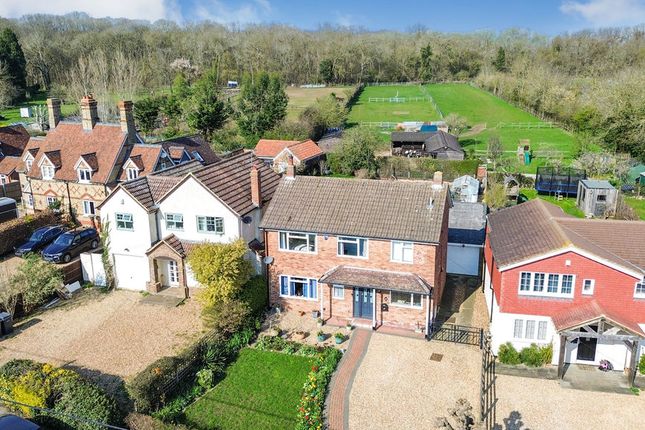 4 bed property, in Top End, £600,000