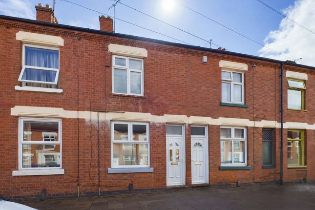 2 bed property, in Bolton Road, £170,000