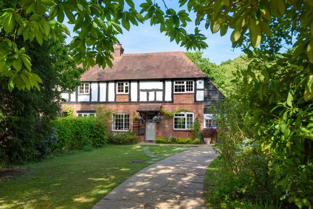 3 bed property, in Broomfield Gate, £575,000