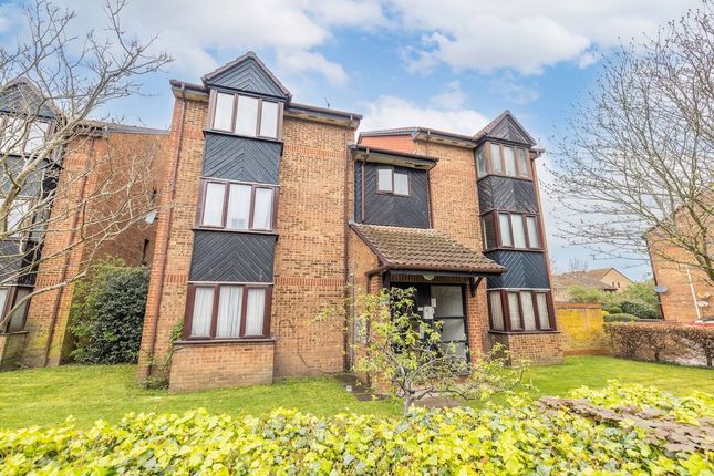 1 bed property, in Hawthorne Crescent, £160,000