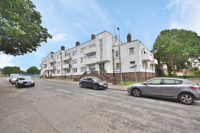2 bed property, in Castle Street, £130,000
