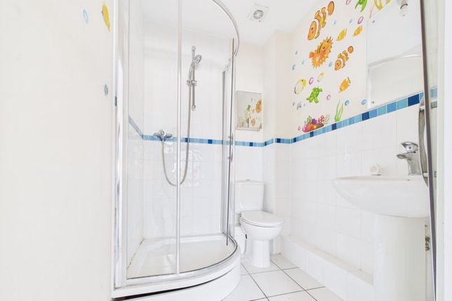 2 bed property, in Sherwood Gardens, £400,000