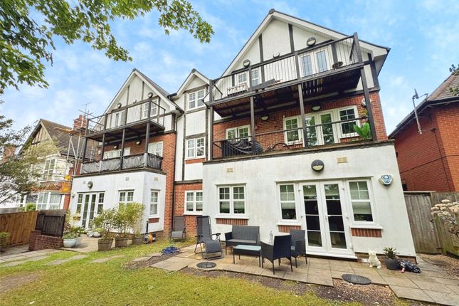 2 bed property, in West Wycombe Road, £180,000