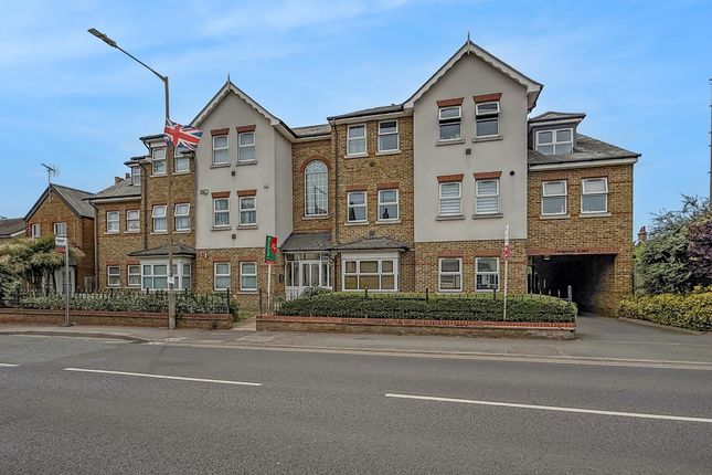 2 bed property, in Railway Street, £185,000