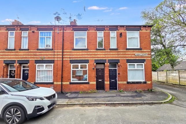 2 bed property, in Piercy Street, £87,500