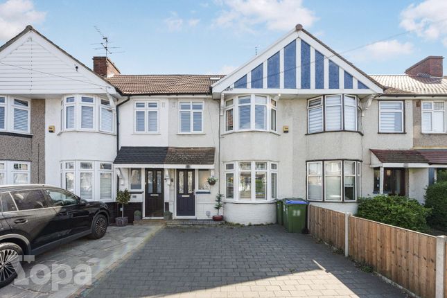 3 bed property, in Foots Cray Lane, £475,000