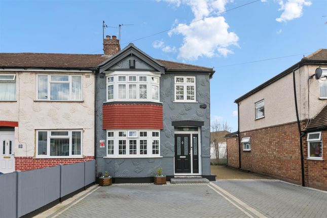 5 bed property, in Botwell Lane, £825,000