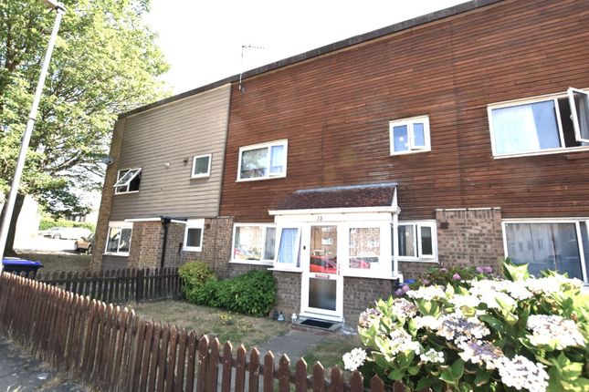 3 bed property, in Old Barn Court, £215,000