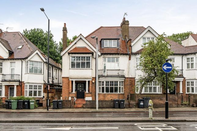 3 bed property, in Finchley Road, £450,000
