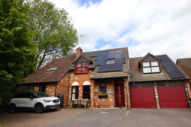 5 bed property, in Tarragon Way, £700,000