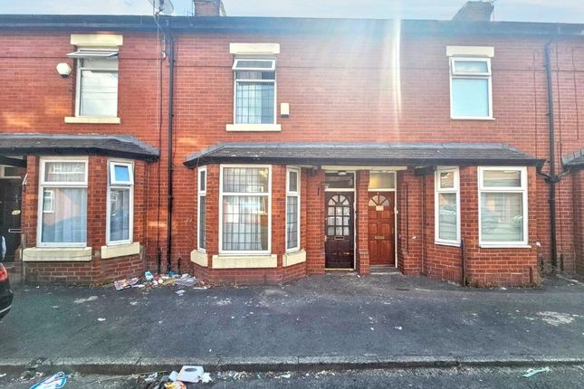 2 bed property, in Symons Street, £220,000