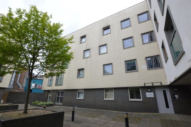 2 bed property, in Maidstone Road, £160,000