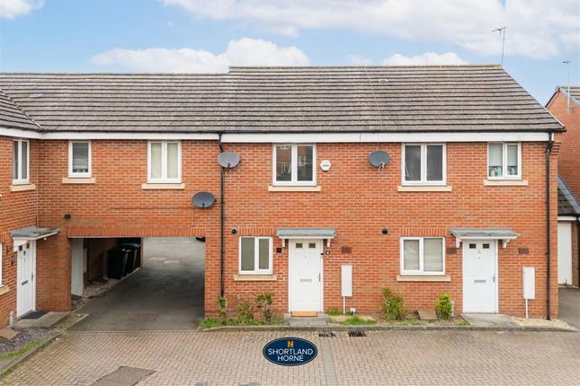 2 bed property, in Coldstream Court, £205,000