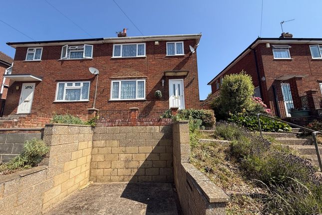3 bed property, in Hillary Road, £390,000