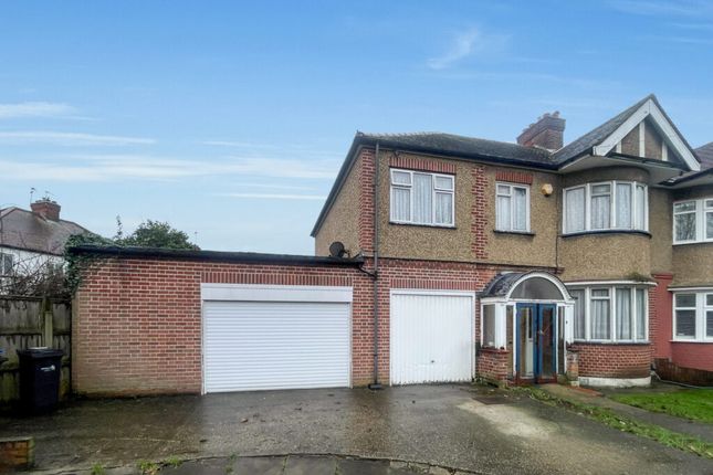 5 bed property, in Churchbury Close, £700,000