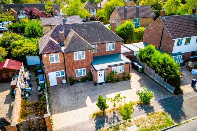 5 bed property, in Durnford Way, £675,000