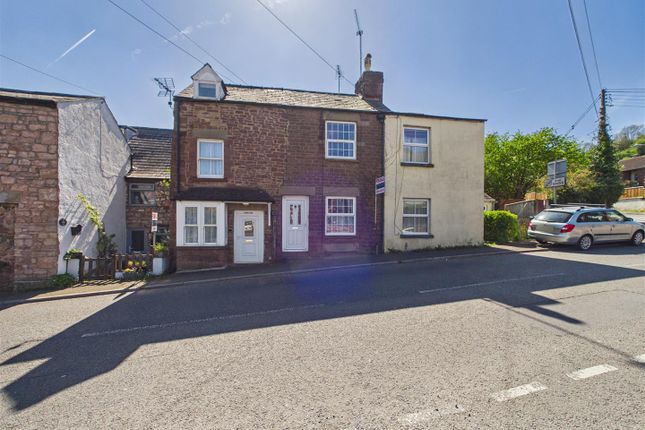 2 bed property, in The Stenders, £205,000