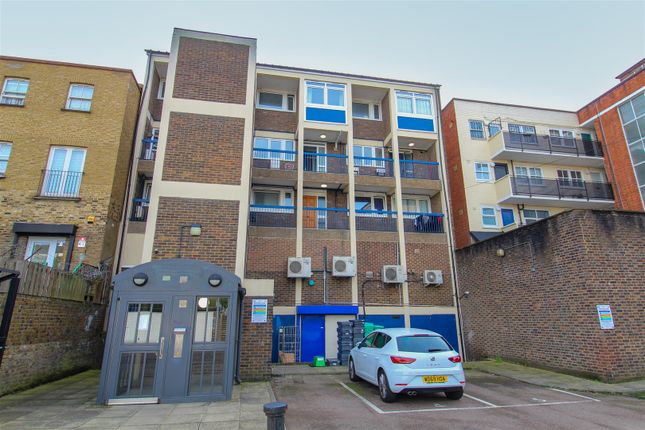 2 bed property, in Roman Road, £350,000