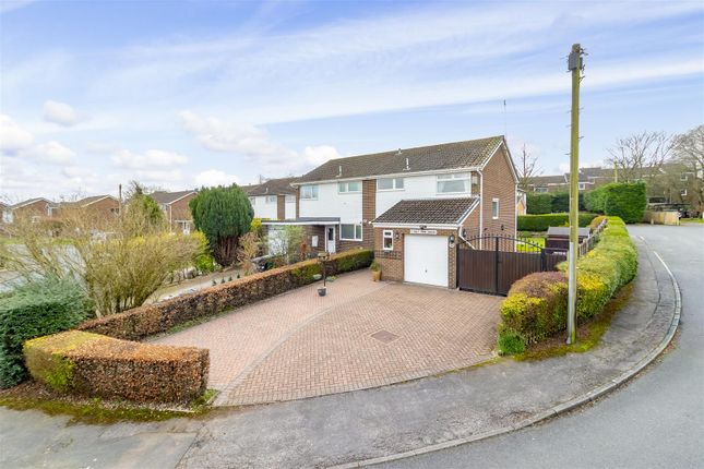 3 bed property, in Holt Park Grove, £360,000