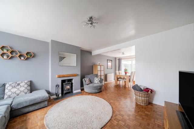 3 bed property, in Crofton Close, £500,000
