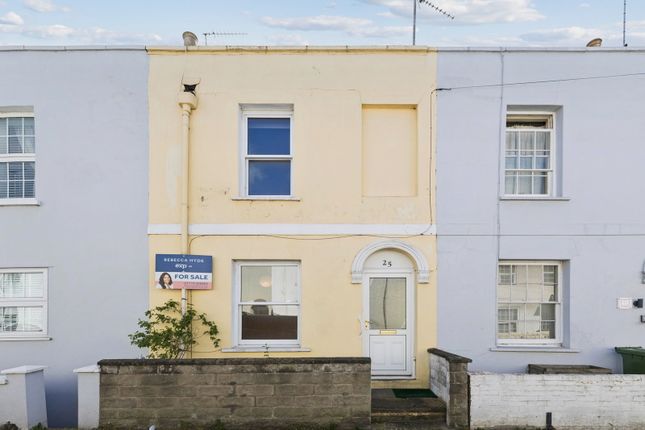 2 bed property, in St. Luke's, £295,000