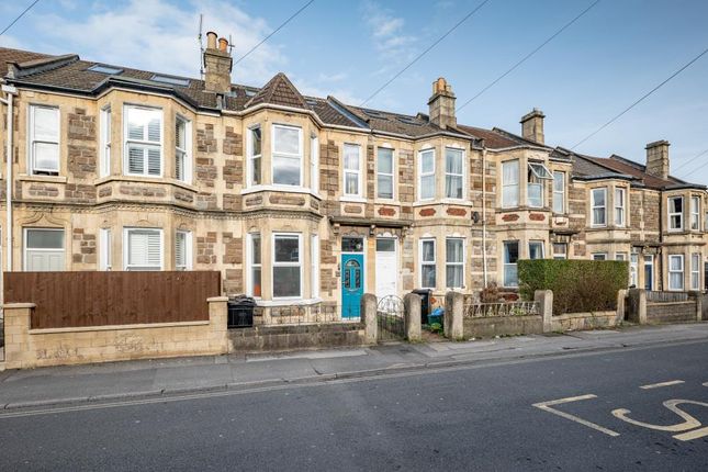 5 bed property, in Cynthia Road, £550,000