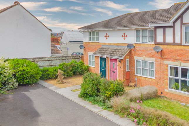 2 bed property, in 25 Compton Close, £190,000