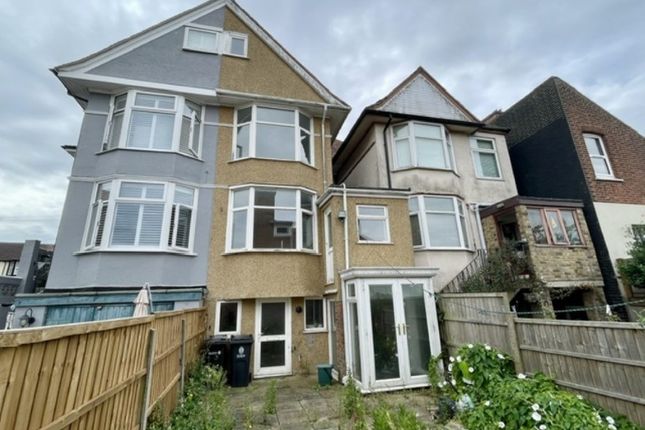 4 bed property, in 70 Fronks Road, £190,000