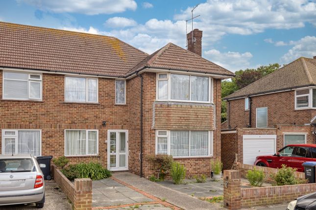 2 bed property, in Wickham Avenue, £200,000