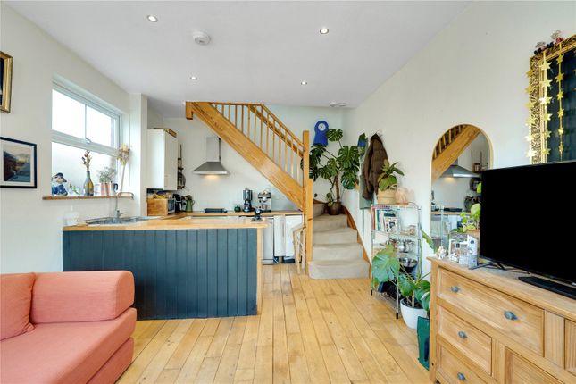 1 bed property, in Laurel Avenue, £415,000