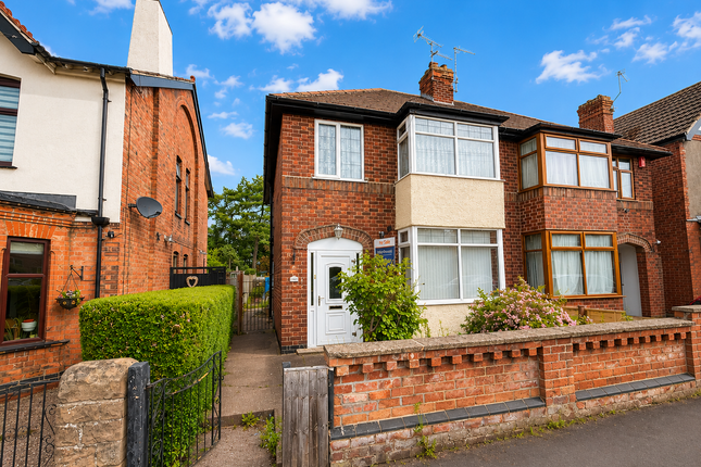 3 bed property, in Shaftesbury Avenue, £200,000