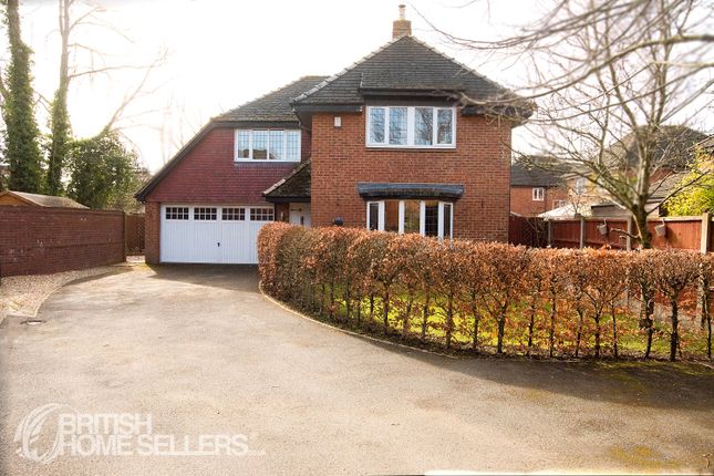 5 bed property, in Woodfold, £465,000