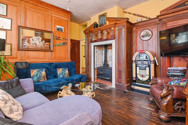 3 bed property, in Kings Quay Street, £230,000