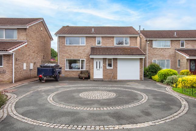 4 bed property, in Dukes Meadow, £295,000