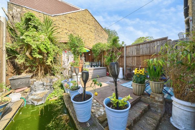 3 bed property, in Vansittart Road, £650,000