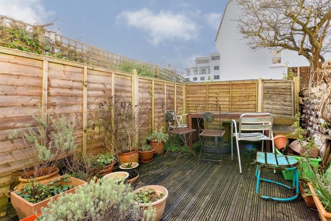 1 bed property, in St James's Street, £245,000