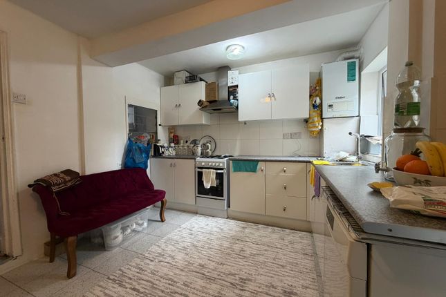 2 bed property, in Park Avenue, £425,000