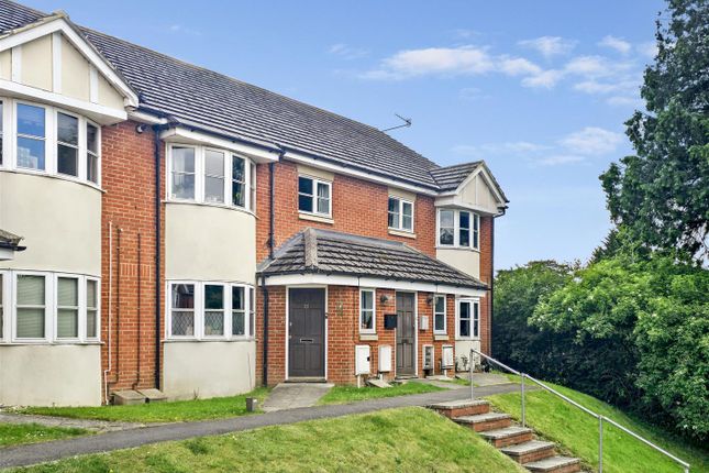 2 bed property, in Wooton Court, £175,000