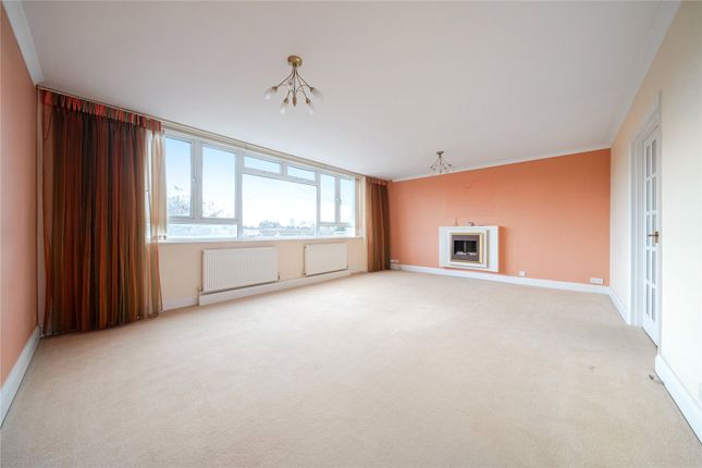 3 bed property, in Hawthorne Road, £550,000