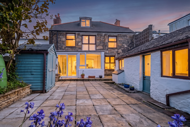 3 bed property, in Fore Street, £370,000