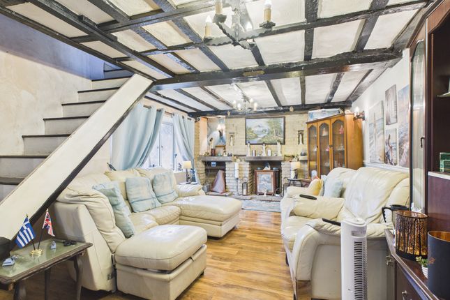 4 bed property, in Canal Cottages, £289,950