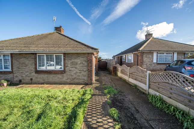 1 bed property, in Chalfont Drive, £300,000