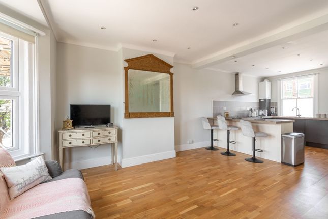 1 bed property, in Ditchling Road, £275,000