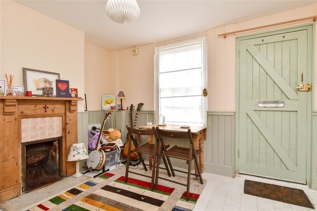 2 bed property, in New Road, £350,000