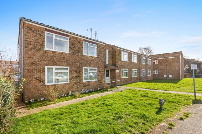 1 bed property, in Orchard Close, £170,000