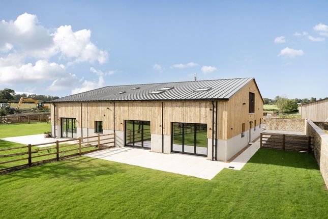 4 bed property, in Fountains Farm, £950,000