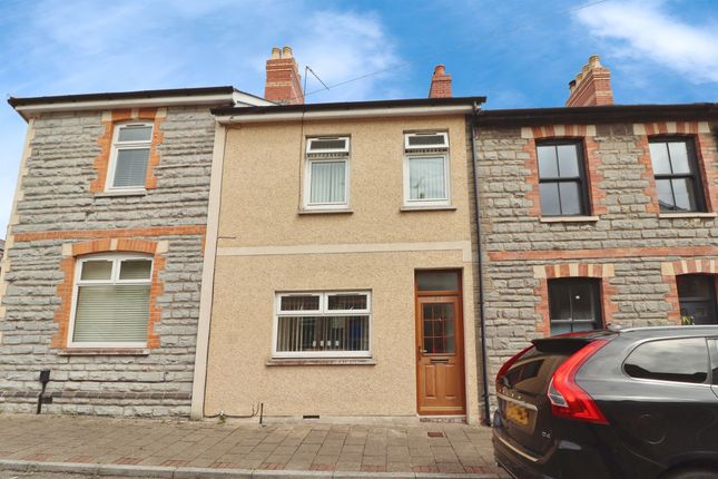 3 bed property, in Salop Place, £300,000