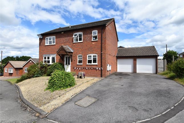 4 bed property, in Wharfedale Crescent, £360,000