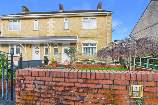 2 bed property, in Greenway Street, £140,000