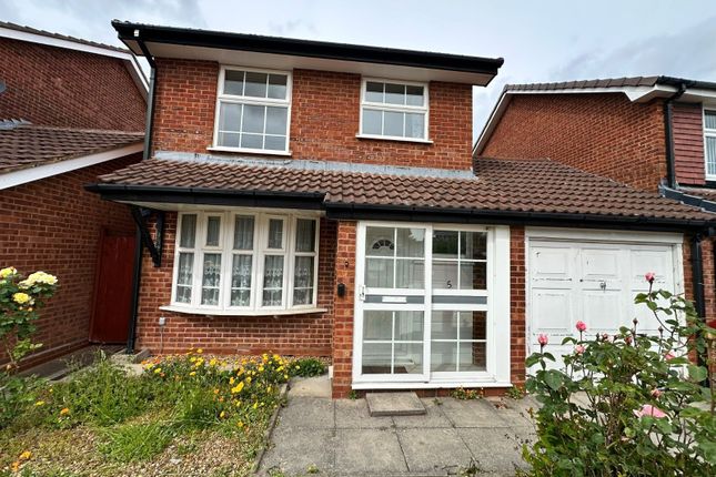 3 bed property, in Hall Dale Close, £342,000